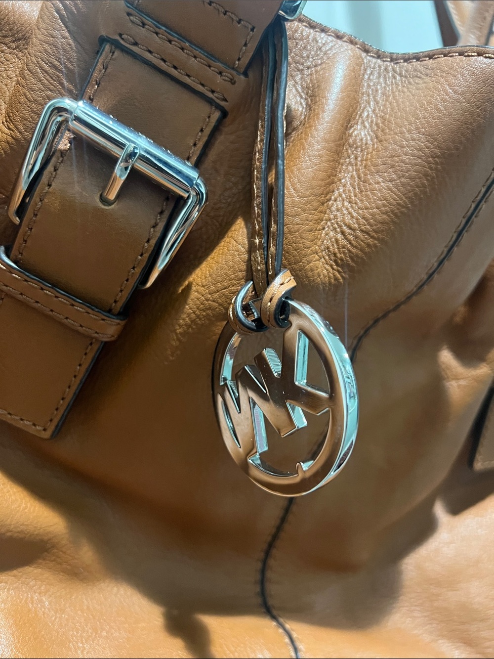Michael Kors Women's Classic Tan Leather Tote Bag with Adjustable Strap - Picture 2 of 14